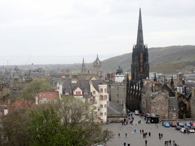 edinburgh-from-castle-rock
